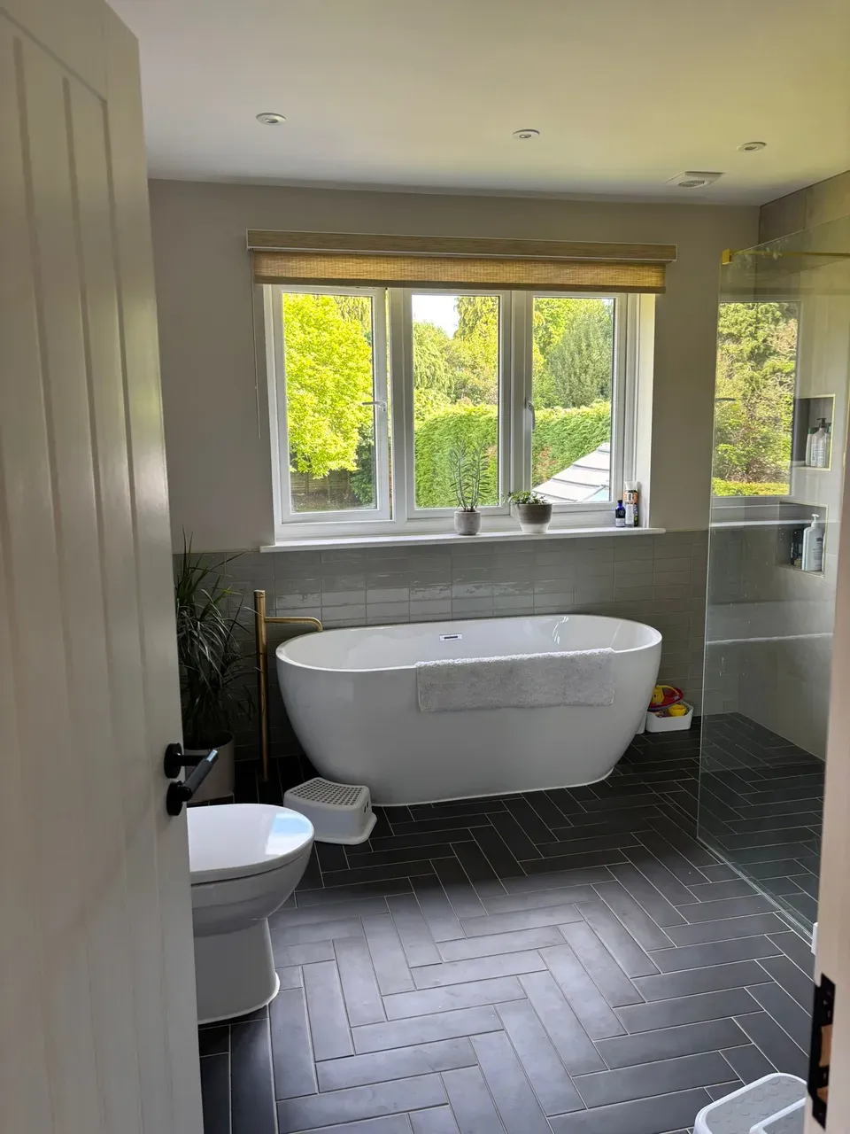 Horizontal cedar cladding fitted to the rear extension